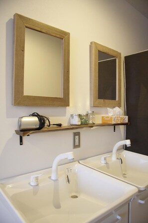 Free toiletries, hair dryer - niseko KASHINOYA - Hostel (Kutchan)
