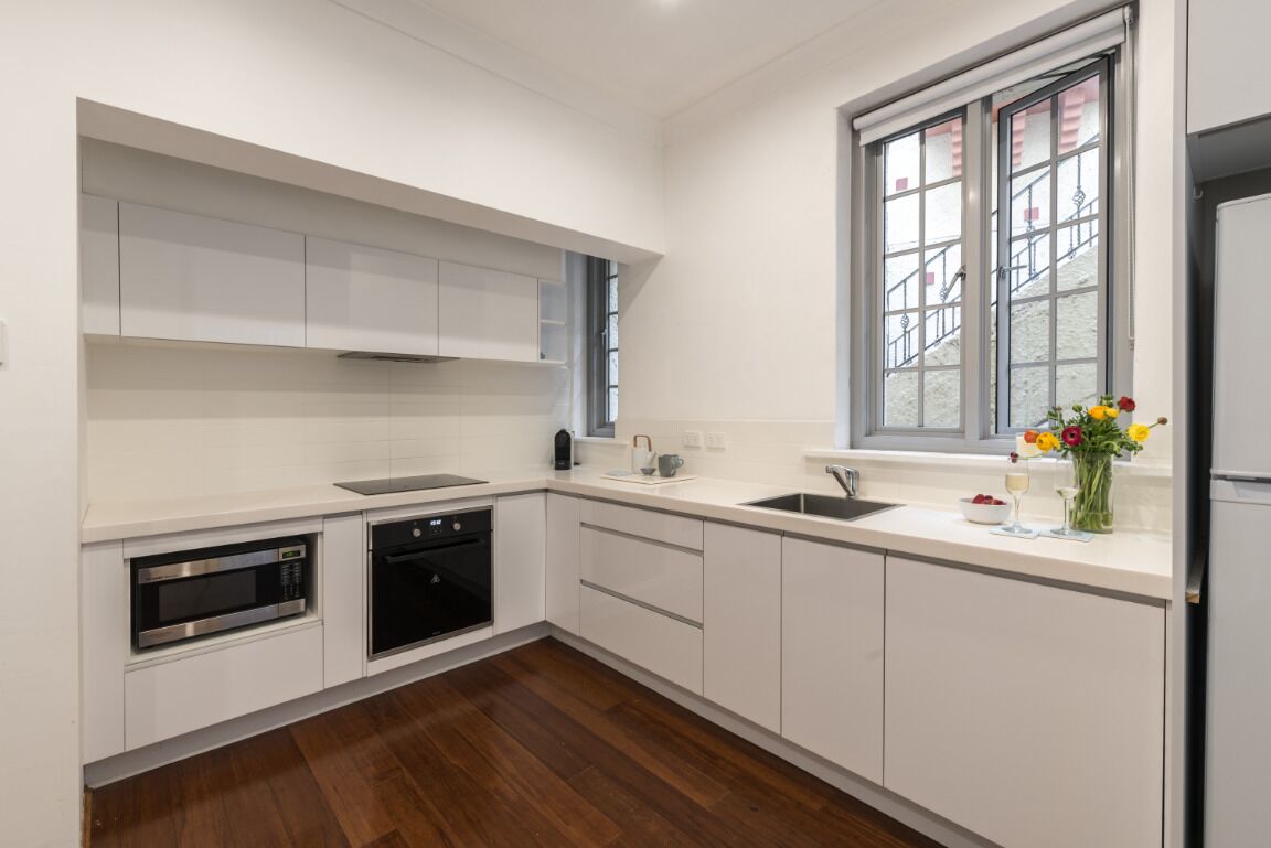 Stunning Renovated One Bedroom Apartment 5 minute walk to Bondi Beach & Village — image 7