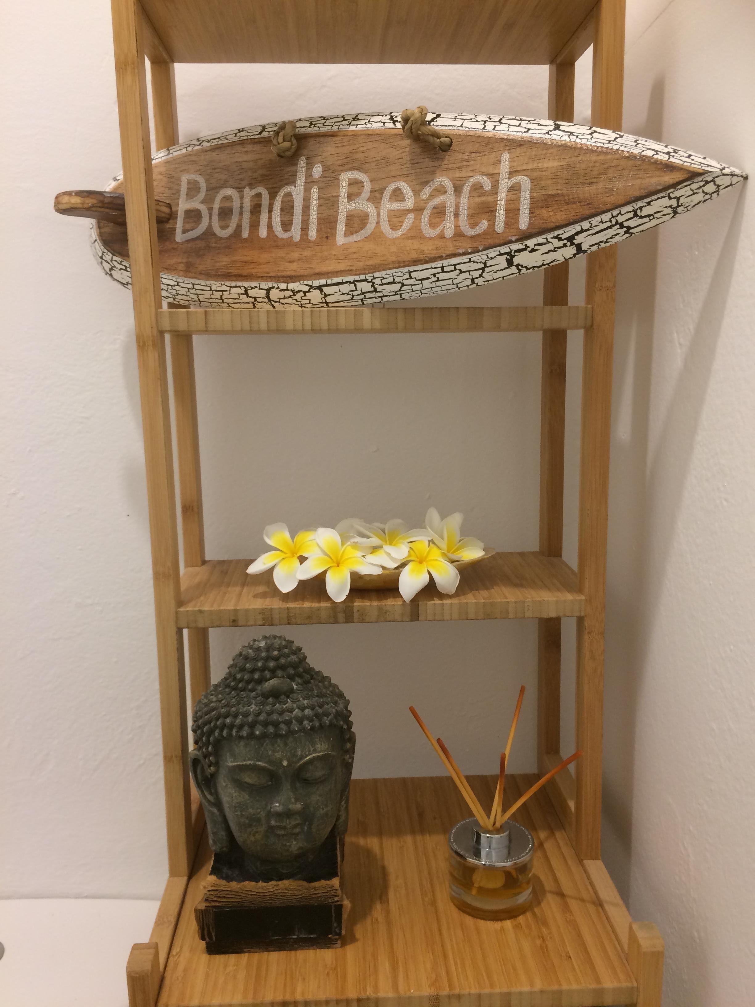 Stunning Renovated One Bedroom Apartment 5 minute walk to Bondi Beach & Village — image 2