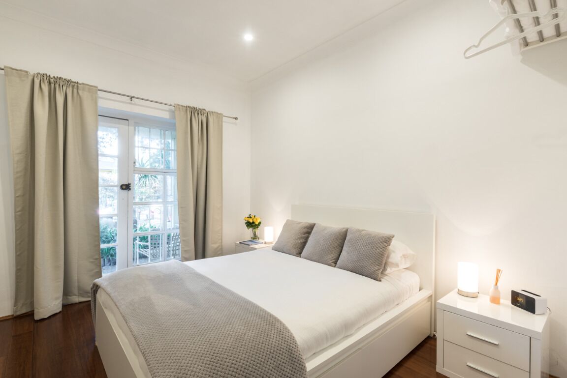 Stunning Renovated One Bedroom Apartment 5 minute walk to Bondi Beach & Village — image 5