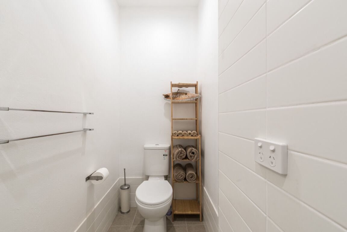 Stunning Renovated One Bedroom Apartment 5 minute walk to Bondi Beach & Village — image 12