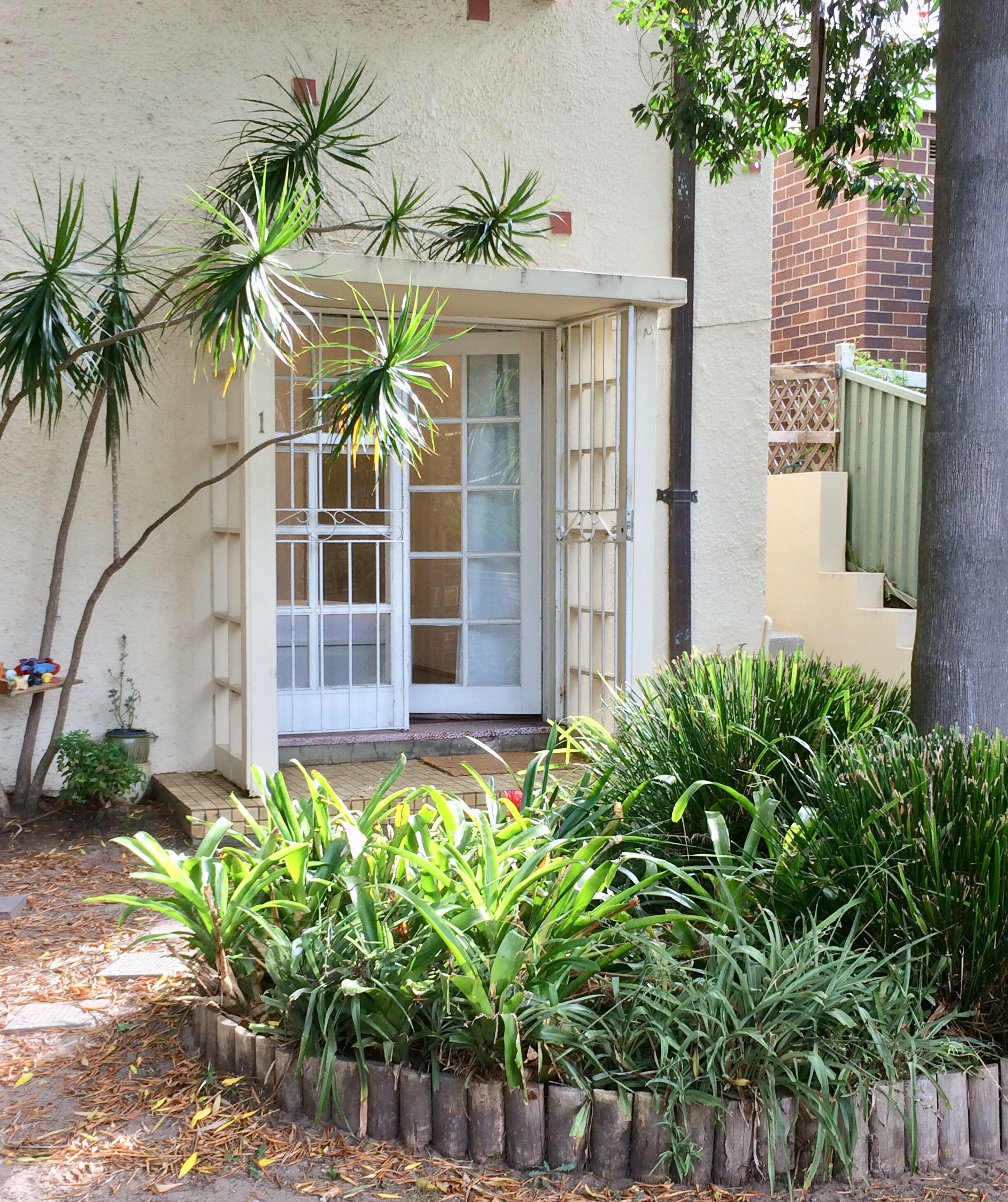 Stunning Renovated One Bedroom Apartment 5 minute walk to Bondi Beach & Village — image 3