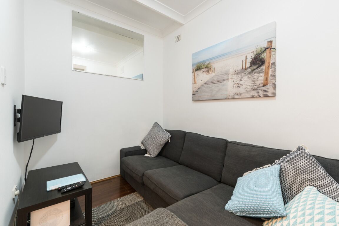 Stunning Renovated One Bedroom Apartment 5 minute walk to Bondi Beach & Village — image 9