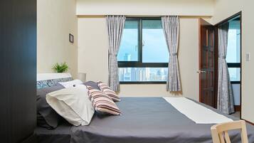 3 bedrooms, desk, iron/ironing board, travel crib