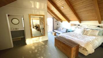 3 makuuhuonetta, työpöytä, silitysrauta/-lauta, ilmainen Wi-Fi