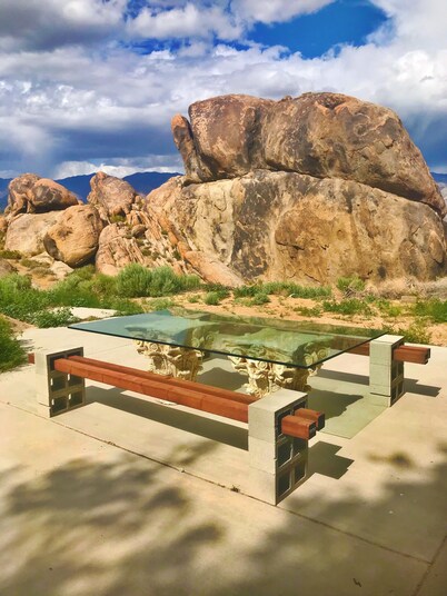 Nestled in nature with views of the Alabama Hills, Sierras and Inyo Mountains