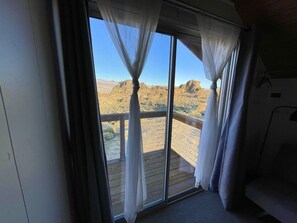 Interior - Nestled in nature with views of the Alabama Hills, Sierras and Inyo Mountains (Lone Pine)