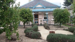 Exterior - B&B on Piper - Beautiful Cottage Accommodation (Kyneton)