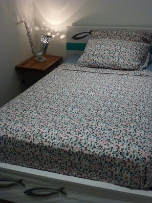 1 bedroom, WiFi, bed sheets