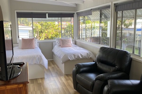 3 chambres, fer et planche Ă repasser