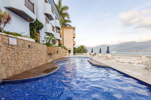 COME TO THIS PLEASURE OASIS!  PARADISIAC VIEW OF THE SEA!  BEST VALUE!