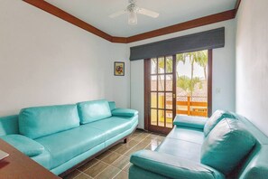 Smart TV, reproductor de DVD, futbolito y tenis de mesa 