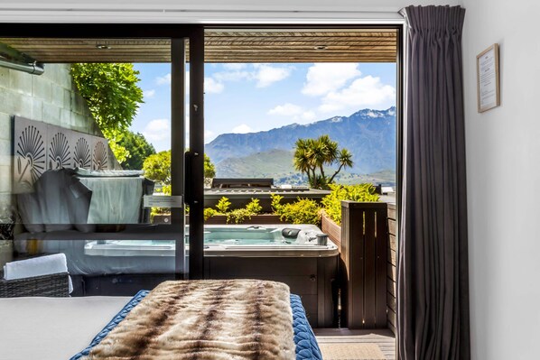 2 slaapkamers, verduisterende gordijnen, een strijkplank/strijkijzer