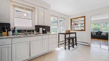 Casa de campo Confort | Cocina privada | Microondas, horno, parrilla de estufa y lavavajillas