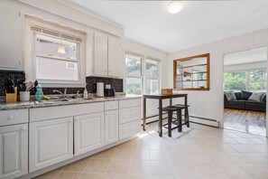 舒適平房 | 私人廚房 | 微波爐、烤箱、爐台、洗碗機