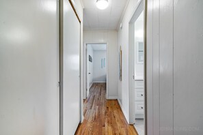 舒適平房 | 起居區 | 智慧型電視、Netflix、付費電影