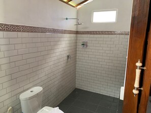Ducha, bidé, toallas y jabón