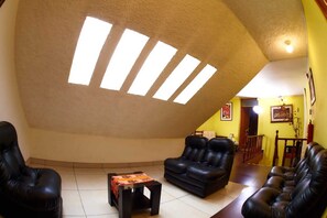 Computer monitors, printers - Marlon's House Cusco - Hostel (Cusco)