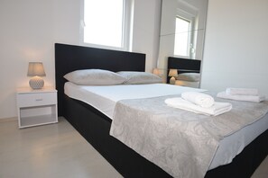 2 sovrum, ljudisolering, strykjärn/strykbräda och wi-fi