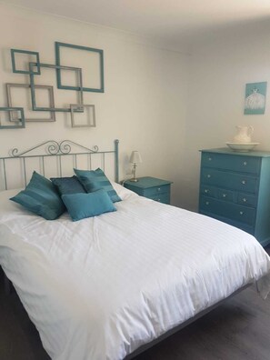 2 habitaciones, tabla de planchar con plancha, wifi y ropa de cama 