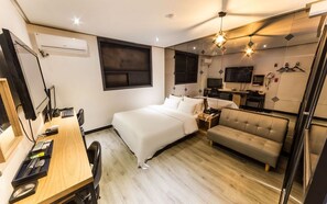 Egyptian cotton sheets, premium bedding, desk, free WiFi
