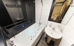 Standard Room, Bathtub | Bathroom | Free toiletries, hair dryer, bathrobes, towels