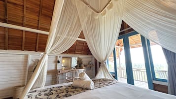 Deluxe Double Room | In-room safe, desk, soundproofing, iron/ironing board