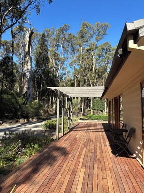 Terrace/patio - Duck Tree Lodge - Bush Retreat, Macedon Ranges (Woodend)