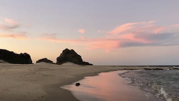 Nära stranden och strandhanddukar