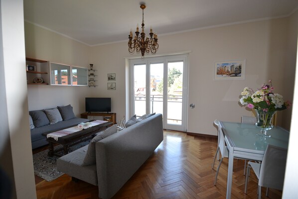 Smart TV, DVD player