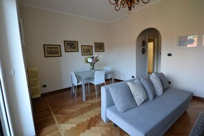 Smart TV, DVD player - Magenta Apartment in the center of Varese (Varese)
