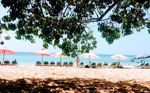 Beach nearby, beach towels