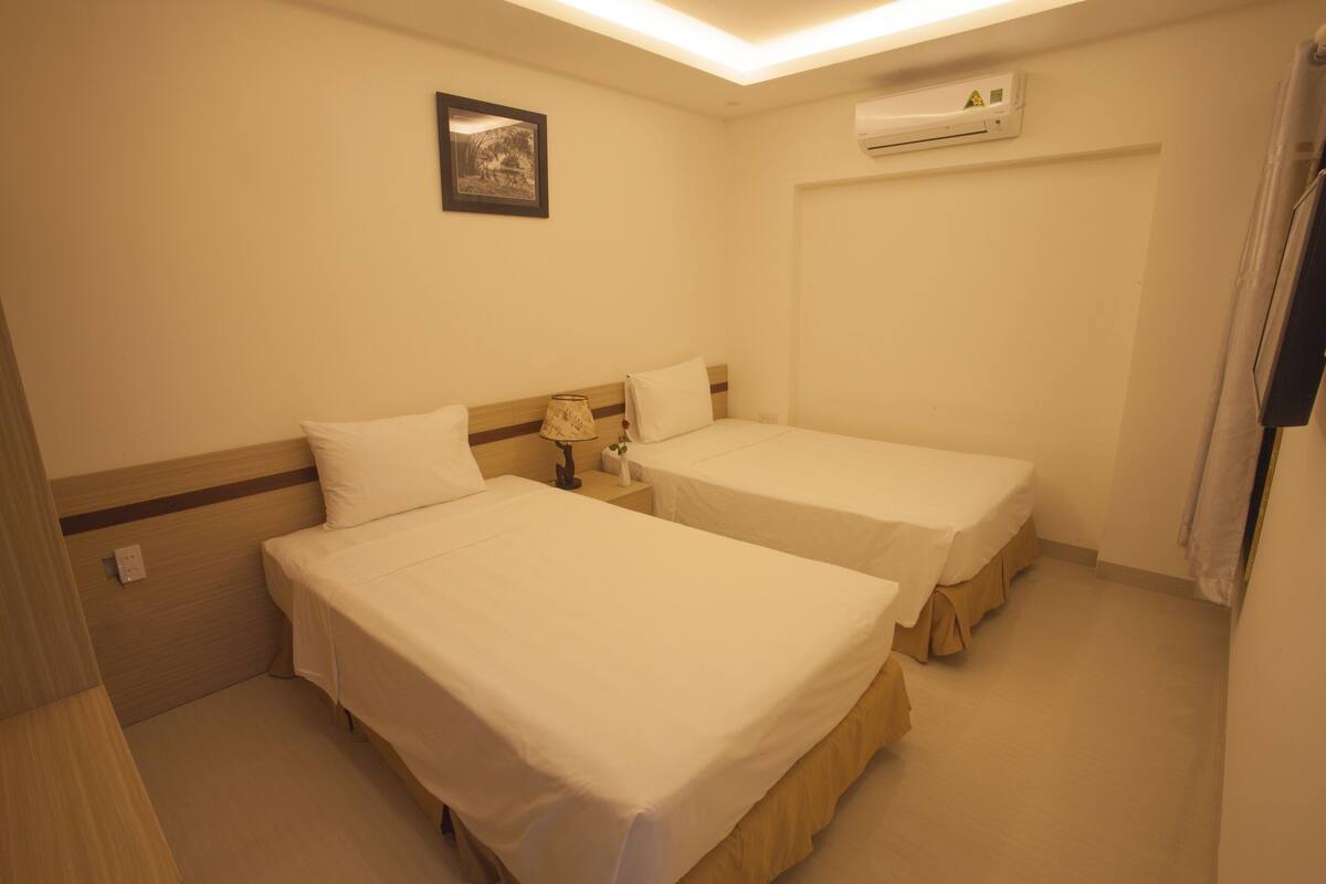Superior Twin Room | Minibar, desk, WiFi (free)