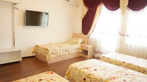 In-room safe, free WiFi, bed sheets - Daryo Hostel (Bukhara)