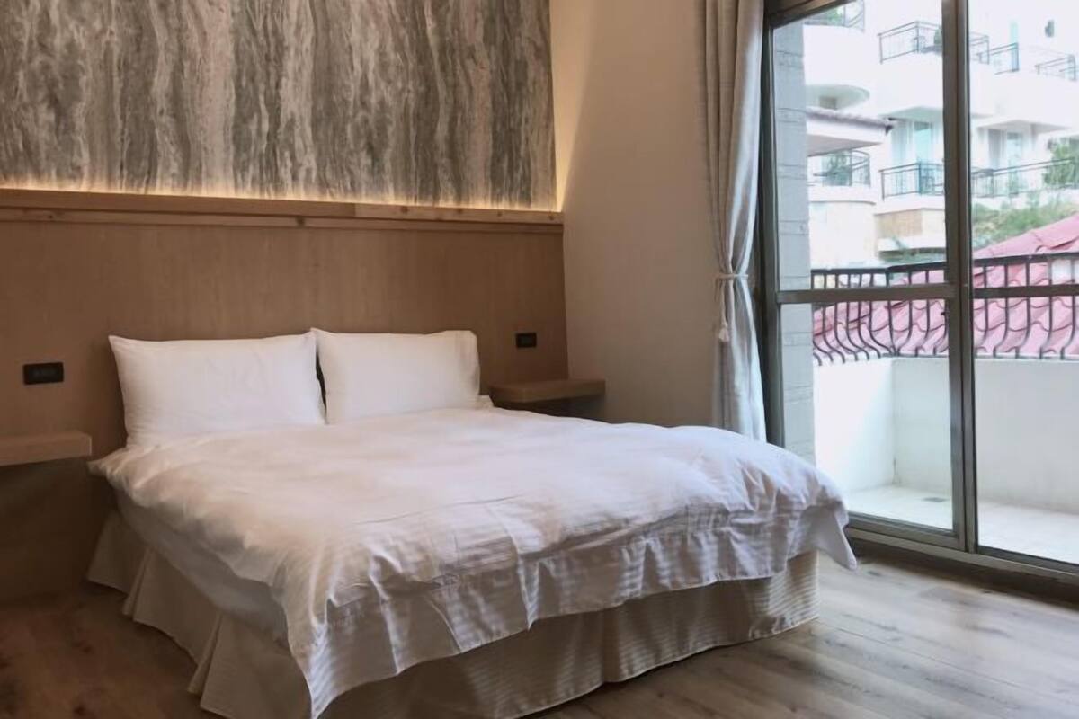 Desk, blackout curtains, free WiFi, bed sheets