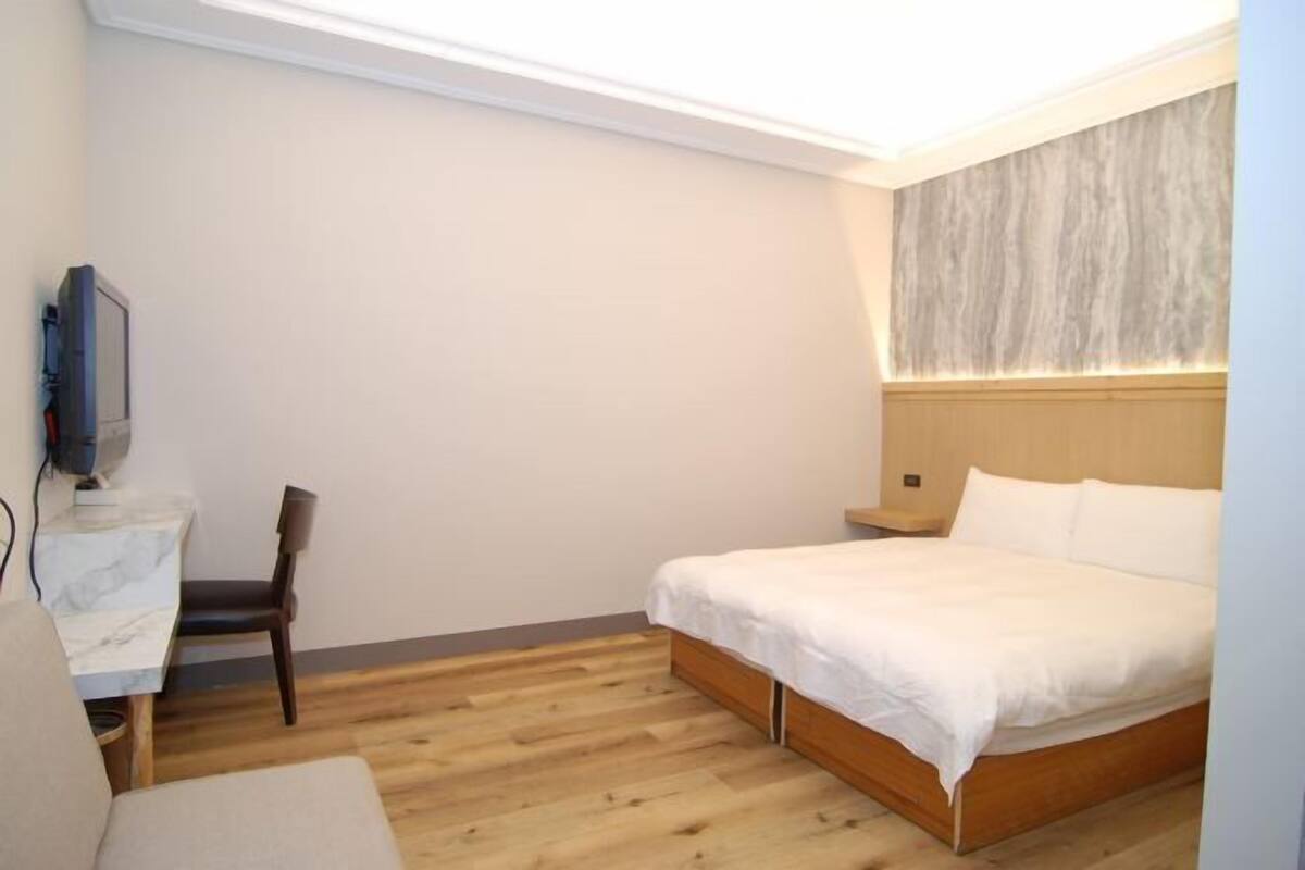 Desk, blackout curtains, free WiFi, bed sheets