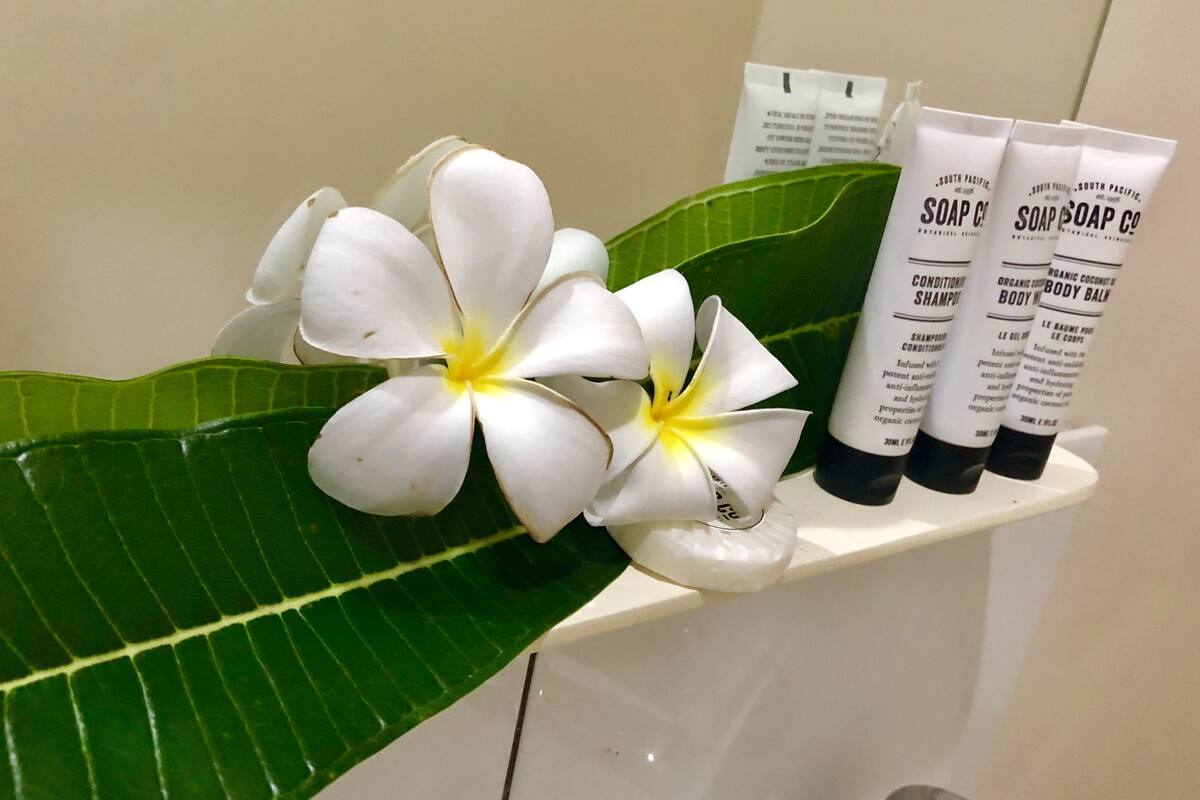 shower, free toiletries, towels