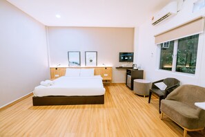 Superior Double Room | Bar mini, peti besi dalam bilik, langsir/tirai gelap terus