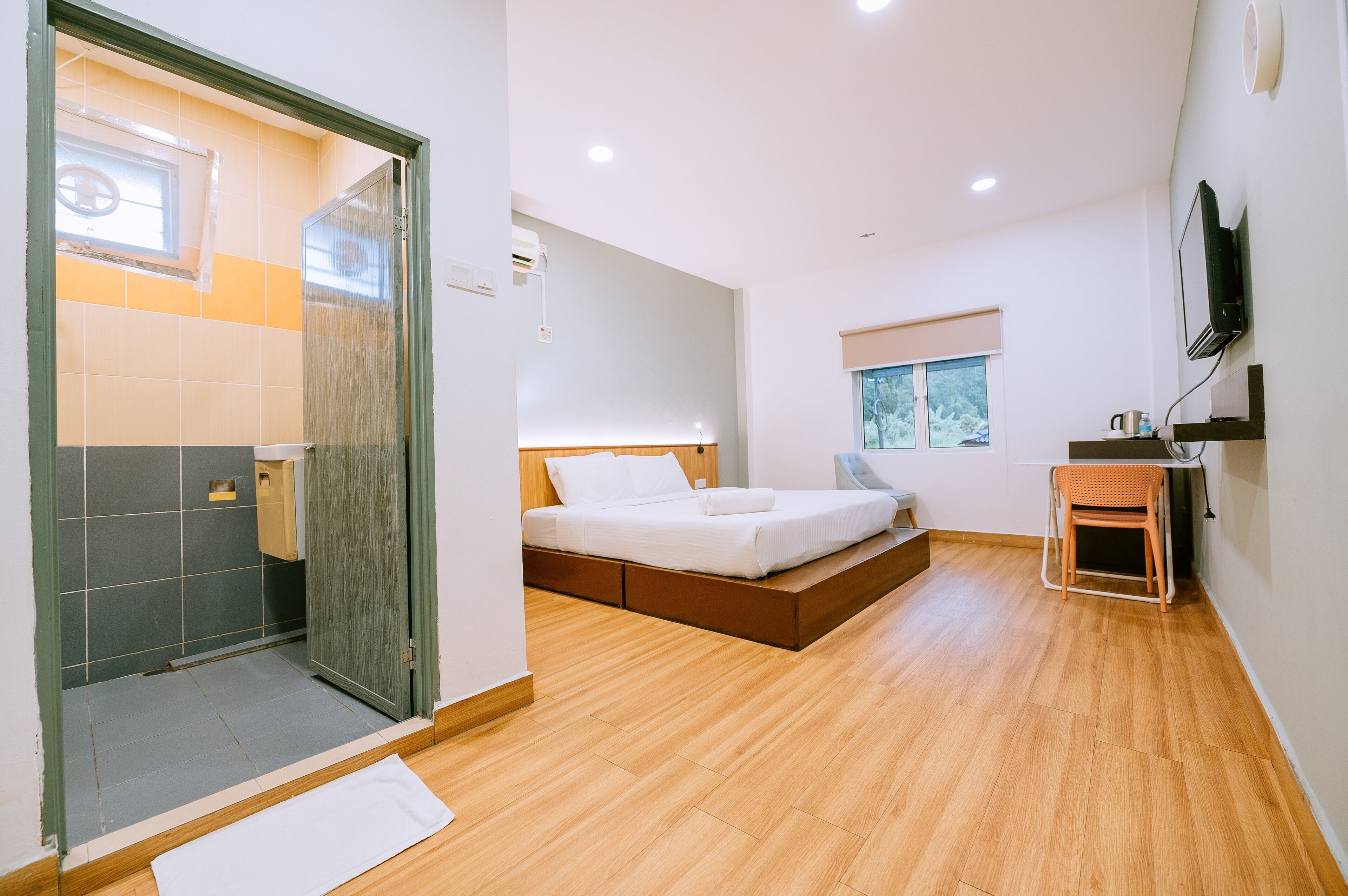 exclusive double room | minibar, in-room safe, blackout curtains, iron/ironing board
