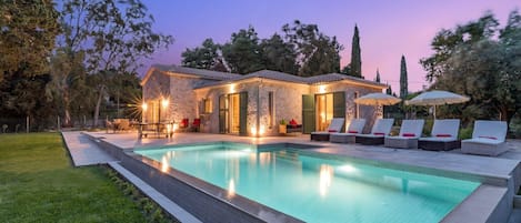 Outdoor pool, an infinity pool