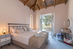 3 habitaciones, caja de seguridad en la habitación y escritorio
