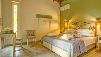 3 slaapkamers, een kluis op de kamer, een bureau