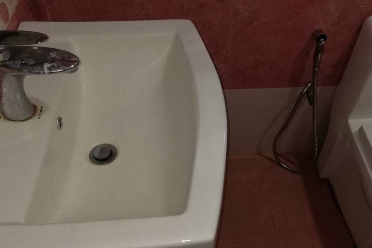Shower, rainfall showerhead, towels