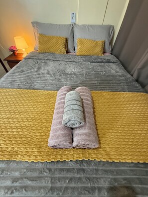 1 bedroom, blackout curtains, free WiFi, bed sheets