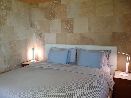 Desk, bed sheets. King Bed - Signature Style