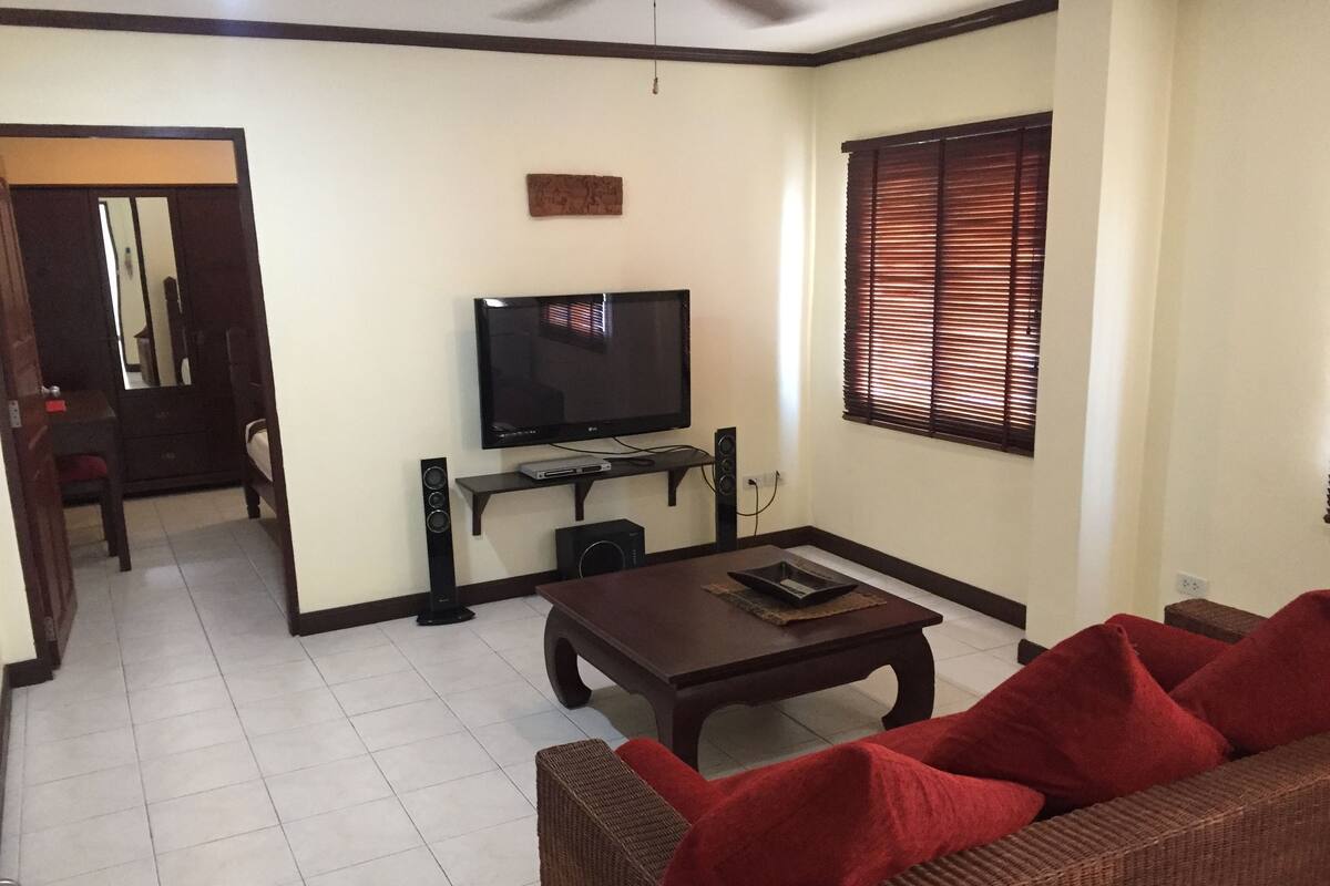 Traditional Apartment, 1 Double Bed, Non Smoking | 1 bedroom, in-room safe, iron/ironing board, WiFi (free)