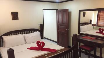 1 bedroom, in-room safe, iron/ironing board, free WiFi