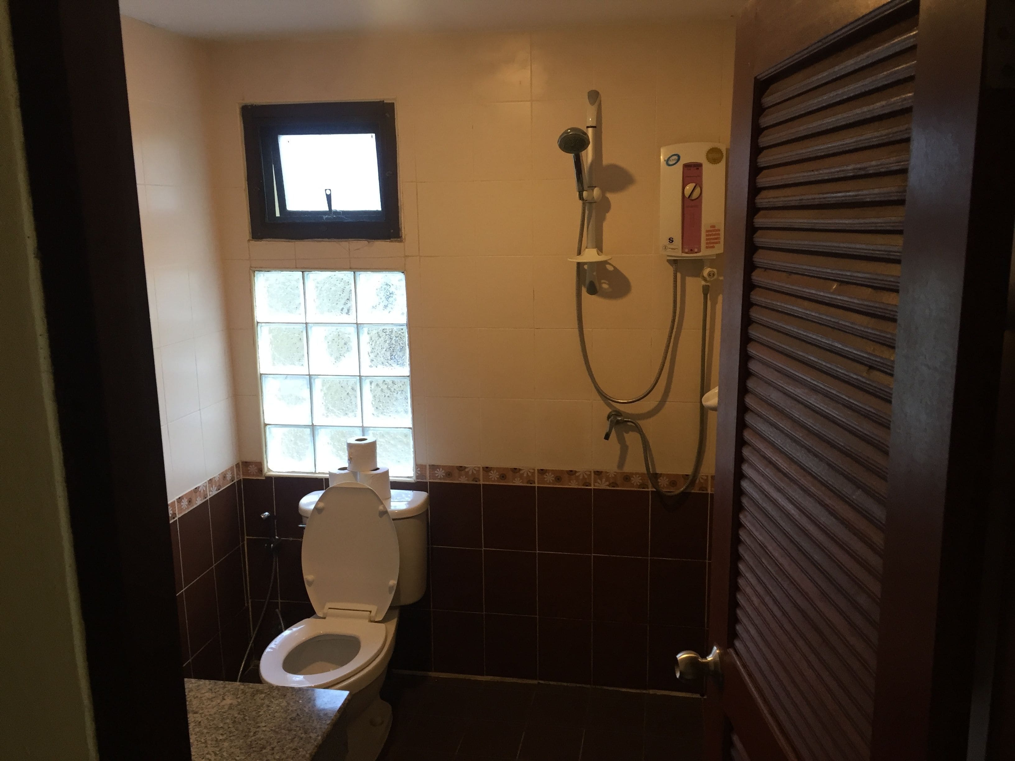 1 bedroom, in-room safe, iron/ironing board, free WiFi