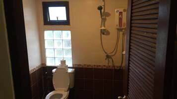 1 bedroom, in-room safe, iron/ironing board, free WiFi