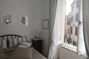 2 Schlafzimmer, schallisolierte Zimmer, BĂŒgeleisen/BĂŒgelbrett